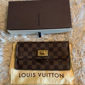 Beautiful Louis Vuitton Damier Ebene Wallet. Guaranteed 100% Authentic!